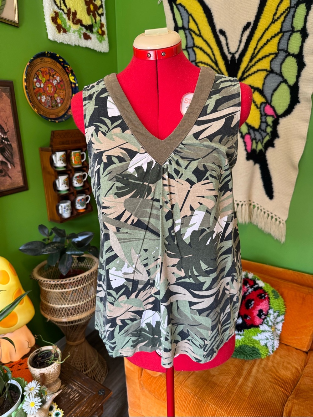 Sleeveless V-Neck Tropical Leaf Print Top - Green